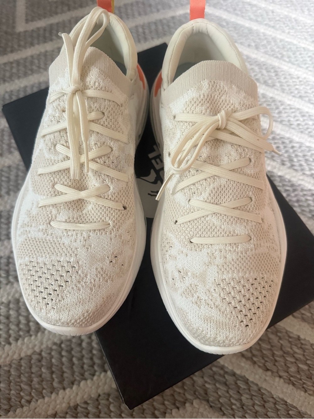 Sorel Women's Cream Knit Athletic snow New size 7